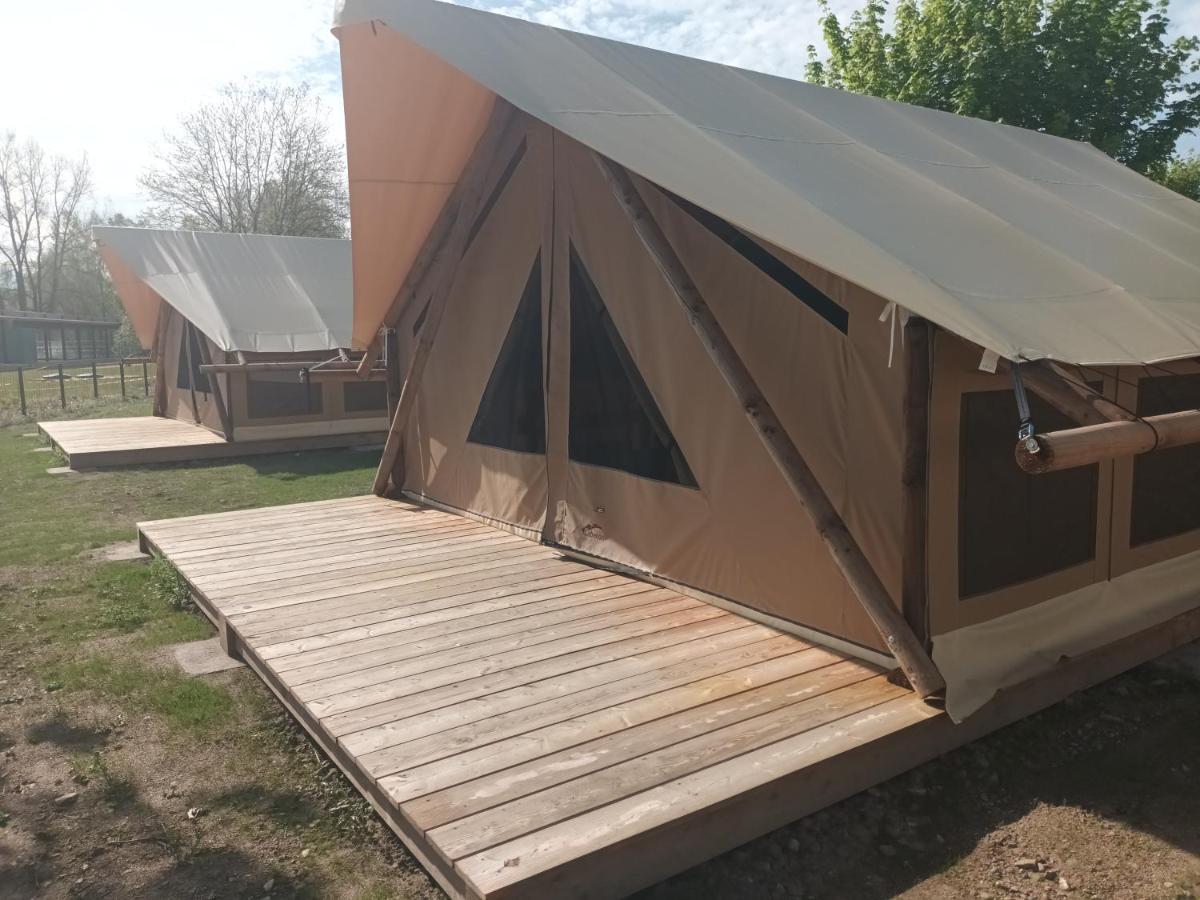 Tente Lodge Pour 5 Personnes En Bordure De La Riviere Allier Au Sein D'Un Petit Camping Saint-Yorre ภายนอก รูปภาพ