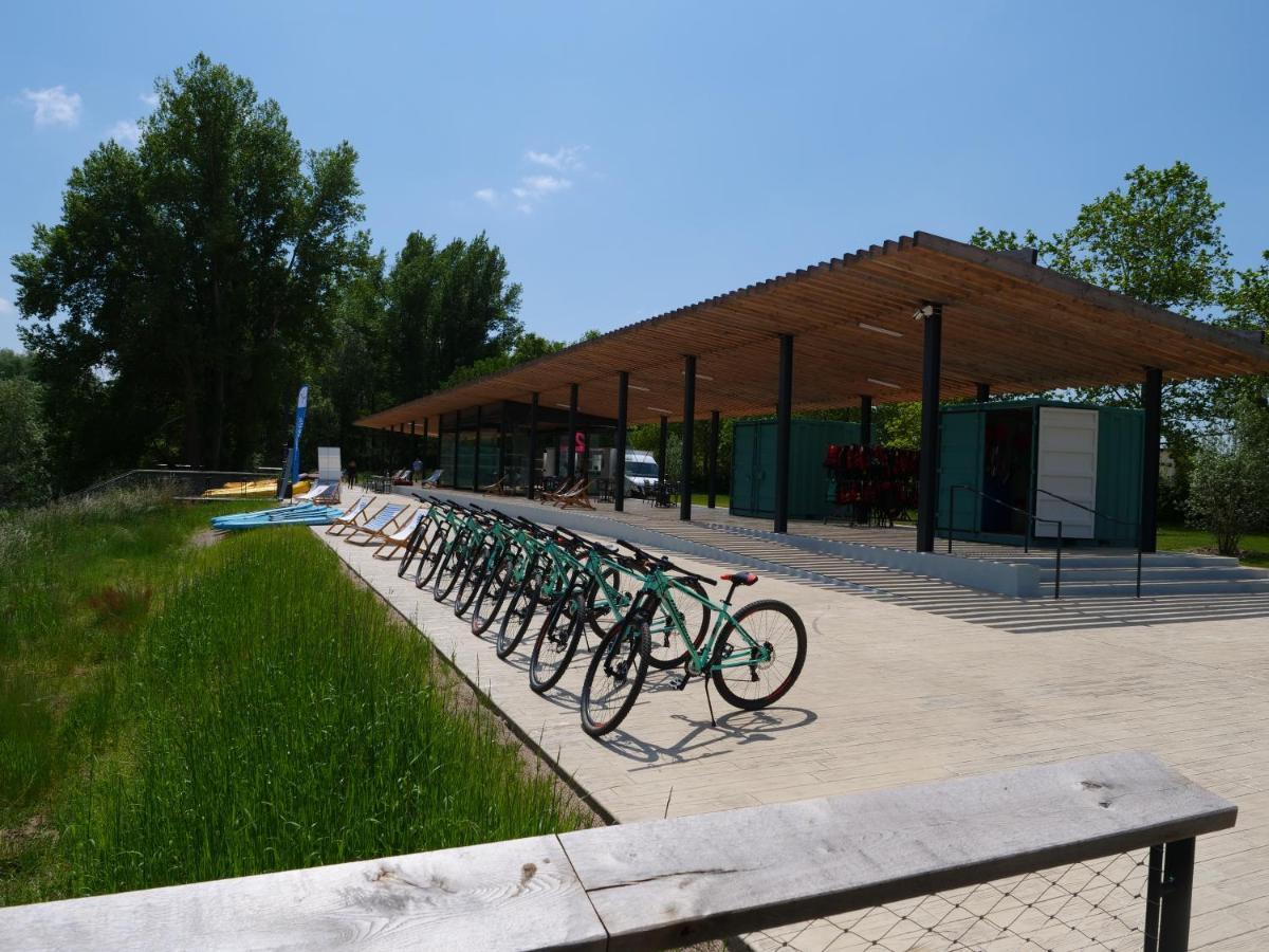 Tente Lodge Pour 5 Personnes En Bordure De La Riviere Allier Au Sein D'Un Petit Camping Saint-Yorre ภายนอก รูปภาพ