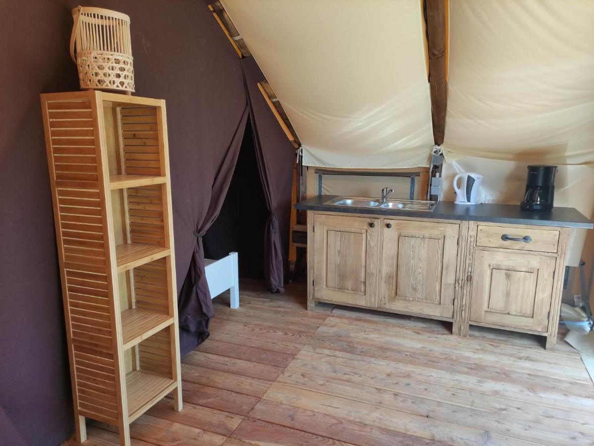 Tente Lodge Pour 5 Personnes En Bordure De La Riviere Allier Au Sein D'Un Petit Camping Saint-Yorre ภายนอก รูปภาพ